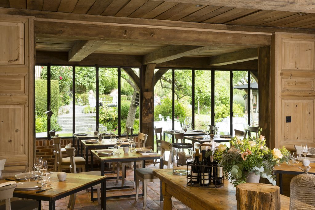 interior do restaurante do Auberge de la Source - hotel de 4 estrelas em Honfleur